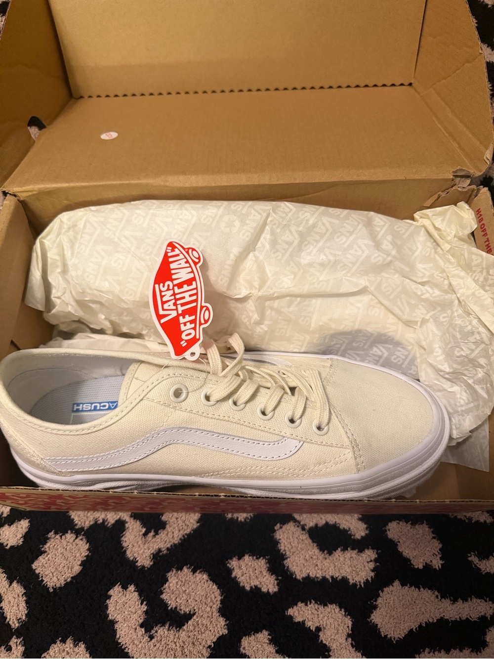 Women’s Vans size 8.5 NWT
